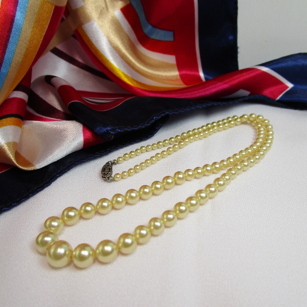 ✨HP✨VTG Classic Pale Gold Simulated Pearl Necklace